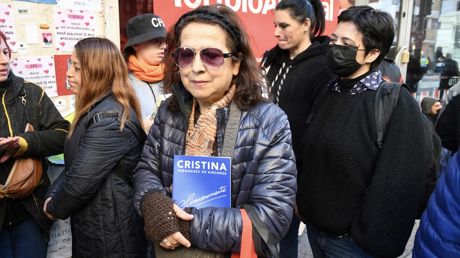 Cristina Fernndez de Kirchner firm ejemplares de su libro Foto Gustavo Amarelle
