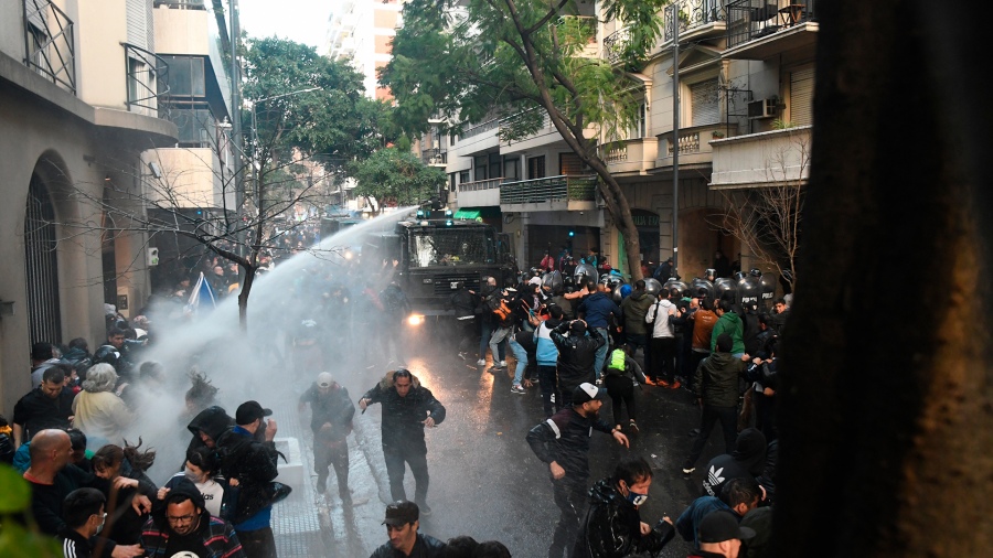 Durante el fin de semana pasado la Polica de la Ciudad reprimi a manifestantes Foto Raul Ferrari